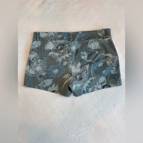 Vintage Calvin Klein Tropical Print Shorts - Size 8. - Picture 7 of 13